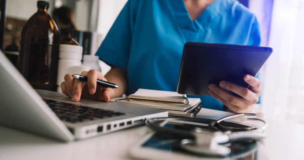 Doctor faxing medical records securely